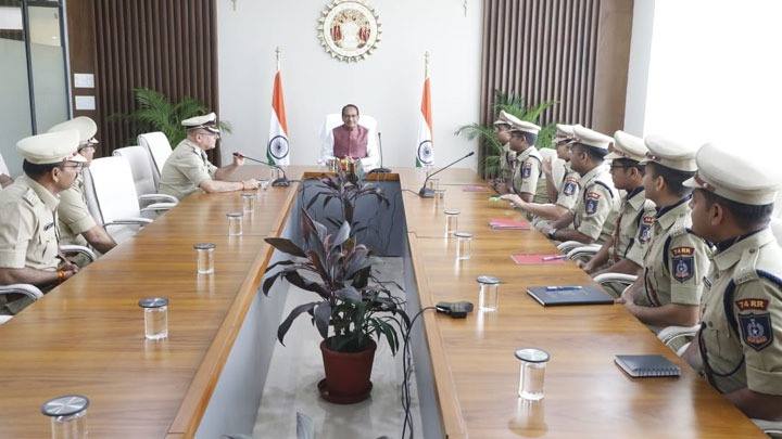 अपनी कार्य-प्रणाली की मिसाल प्रस्तुत करें युवा पुलिस अधिकारी - मुख्यमंत्री श्री चौहान